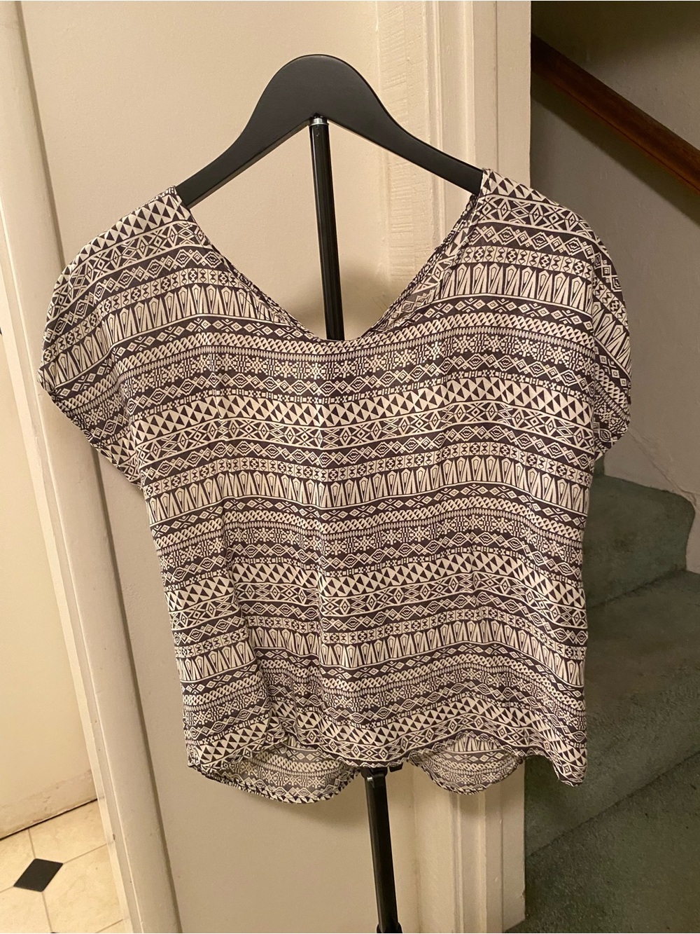 Ya Los Angeles Black and White Tribal Print Short Sleeve Blouse size medium